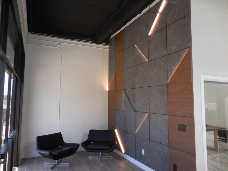 1439 Plaza Del Amo, Torrance, CA à vendre - Photo du bâtiment - Image 2 de 25