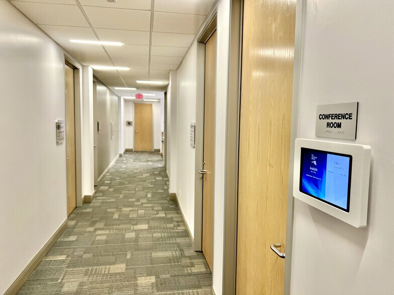 2659 Townsgate Rd, Westlake Village, CA à louer - Photo intérieure - Image 2 de 9