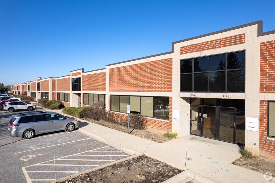 100 N Fairway Dr, Vernon Hills, IL à louer - Photo du bâtiment - Image 3 de 9