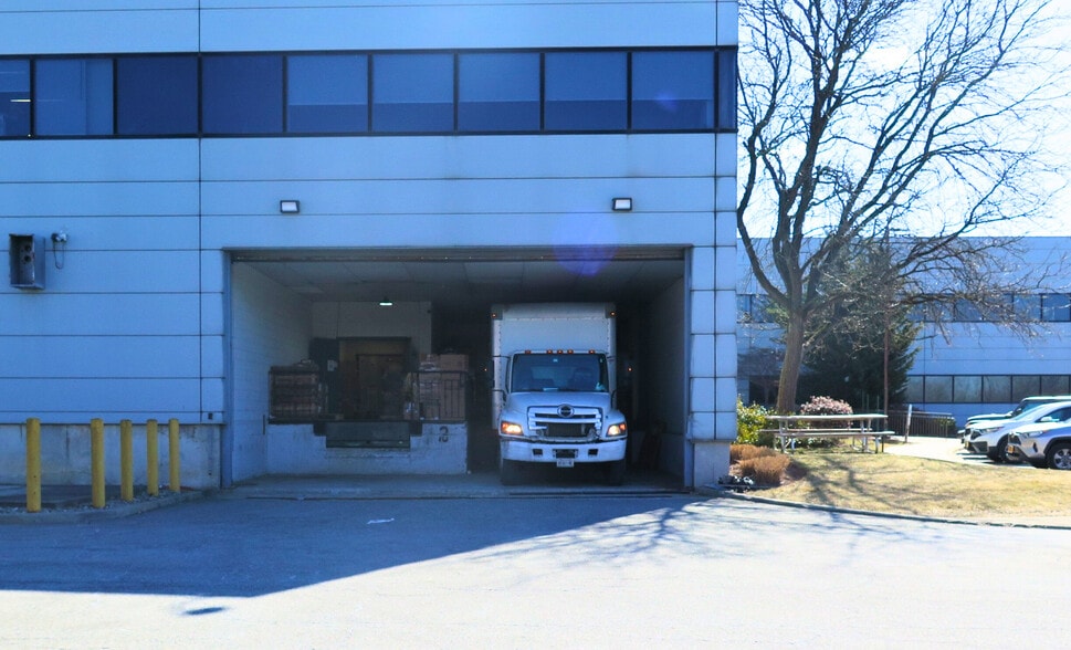 425 Meadowlands Pky, Secaucus, NJ for lease - Building Photo - Image 3 of 13