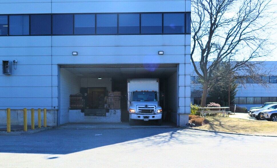 425 Meadowlands Pky, Secaucus, NJ à louer - Photo du bâtiment - Image 3 de 13