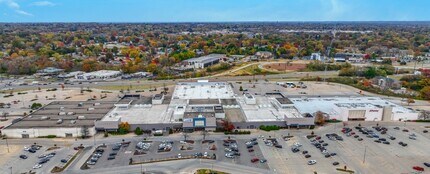 2200 W War Memorial Dr, Peoria, IL - Aerial  map view - Image1