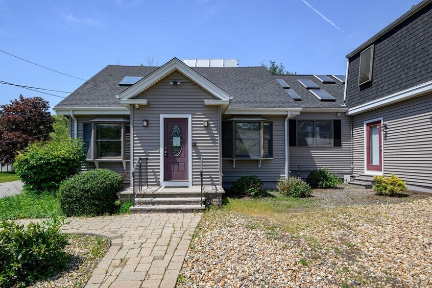 275 W Main St, Norton, MA à vendre - Photo du bâtiment - Image 2 de 6