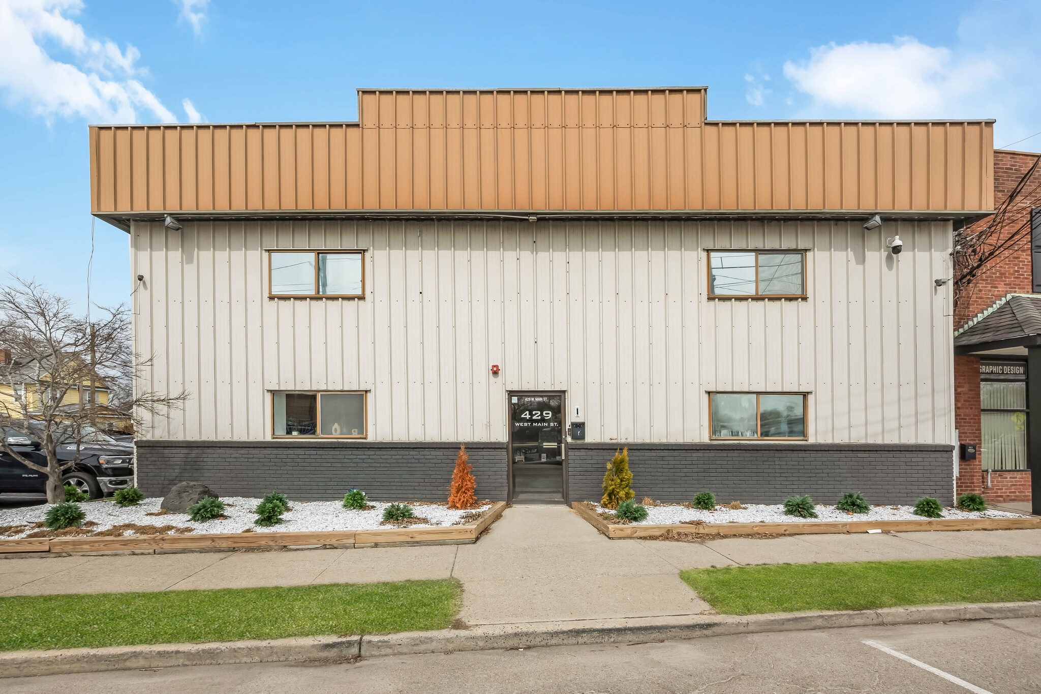 429 W Main St, Patchogue, NY for lease Primary Photo- Image 1 of 30