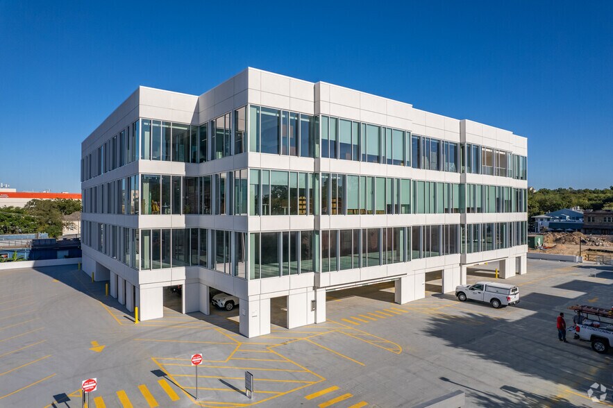 1111 W 6th St, Austin, TX for lease - Building Photo - Image 1 of 4