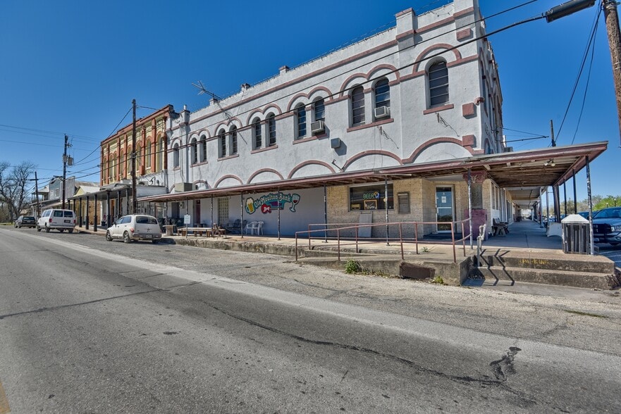 103 N Main, Moulton, TX for sale - Building Photo - Image 2 of 33