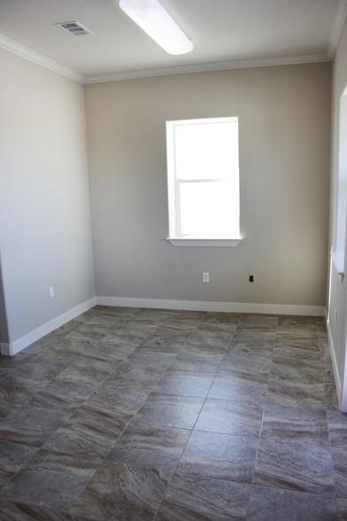 11400 State Highway 30, College Station, TX for lease - Interior Photo - Image 3 of 6