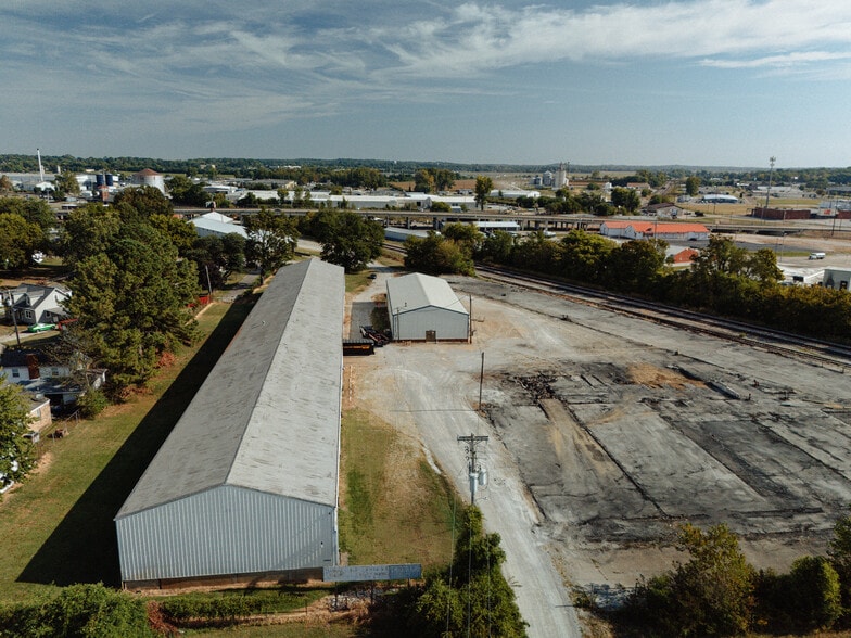 1156 1st St, Henderson, KY à louer - Photo du bâtiment - Image 2 de 27