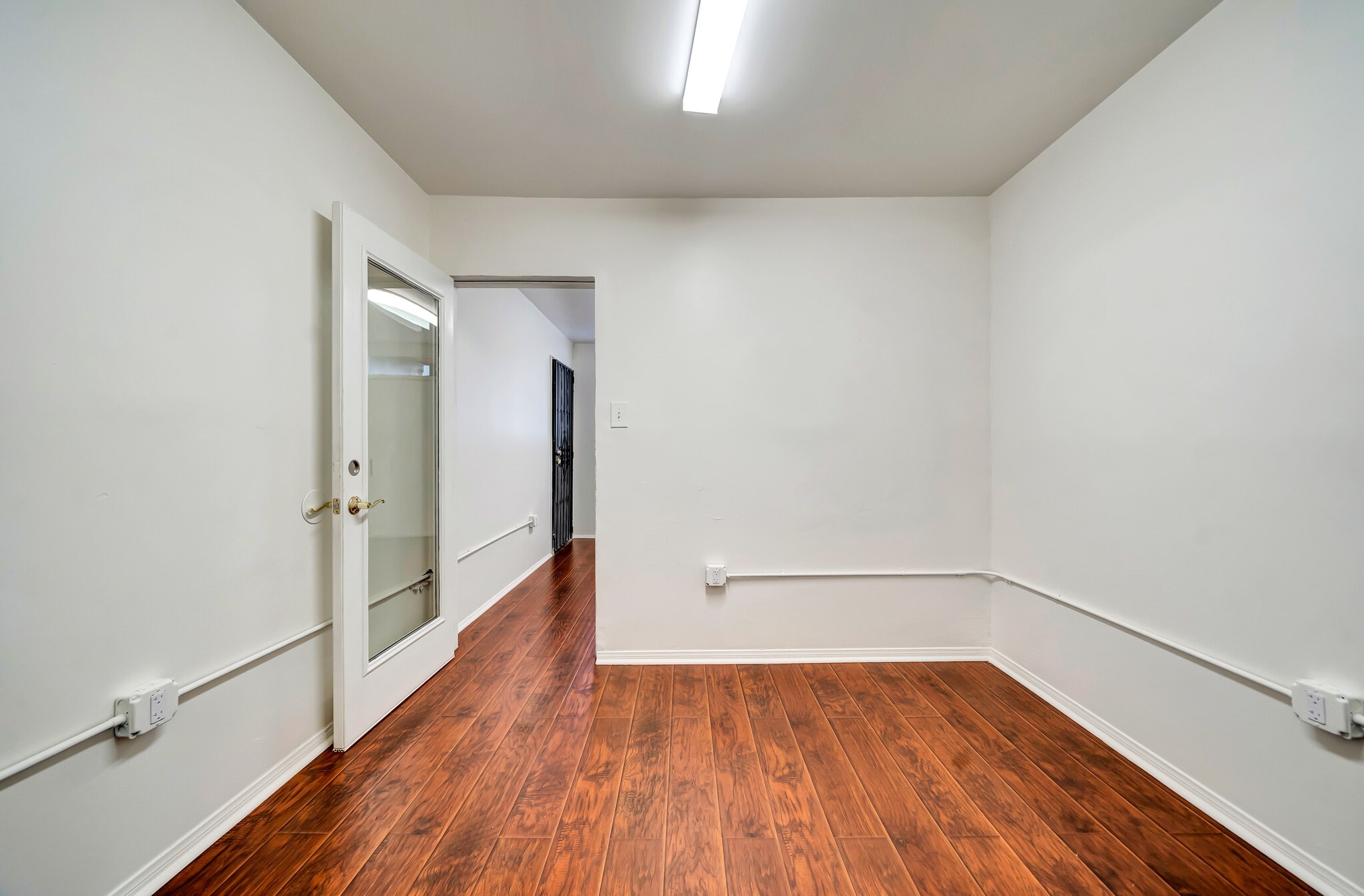4914 Lankershim Blvd, North Hollywood, CA for lease Interior Photo- Image 1 of 10