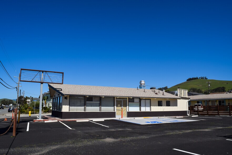 2490 Main St, Morro Bay, CA à vendre - Photo du bâtiment - Image 2 de 4