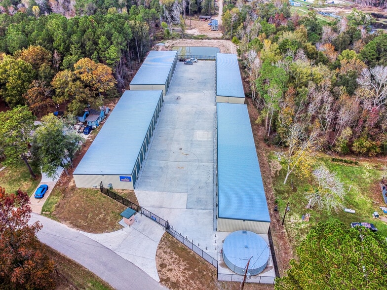 11332 Darby Loop, Conroe, TX for lease - Primary Photo - Image 1 of 8
