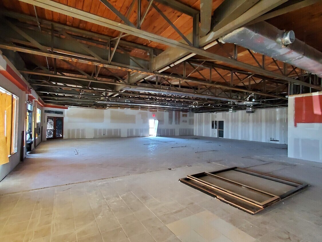 1646-1654 Litchfield Tpke, Woodbridge, CT for lease Interior Photo- Image 1 of 1