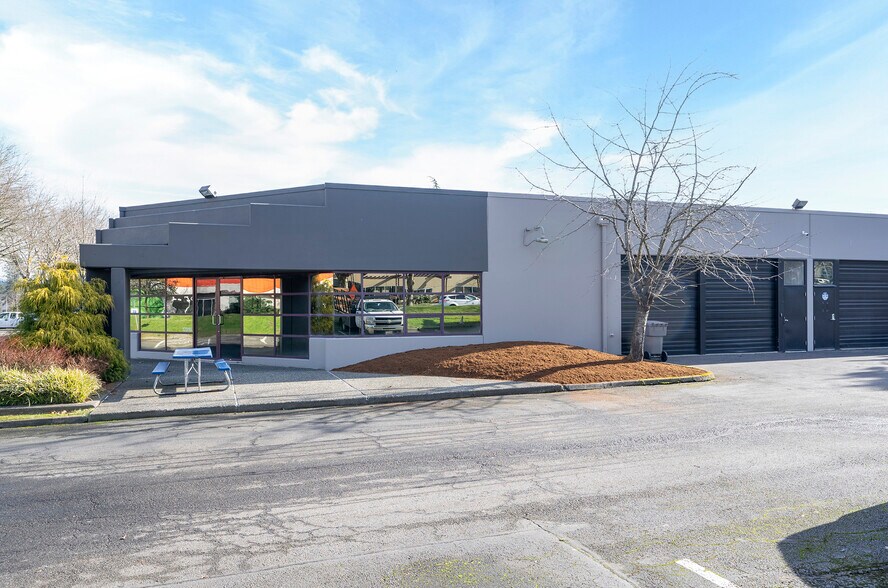 12314-12324 134th Ct NE, Redmond, WA à louer - Photo du bâtiment - Image 2 de 16