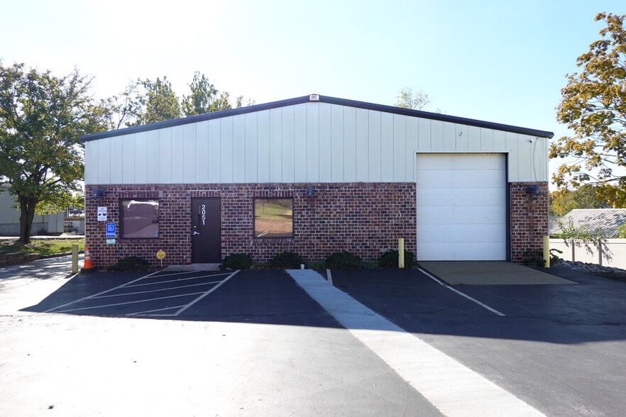 2051 Bender Ln, Arnold, MO for lease - Primary Photo - Image 1 of 12