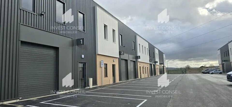 Flex in Persan for lease Building Photo- Image 1 of 8