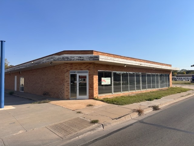 1124 W Crawford St, Salina, KS for lease Primary Photo- Image 1 of 2