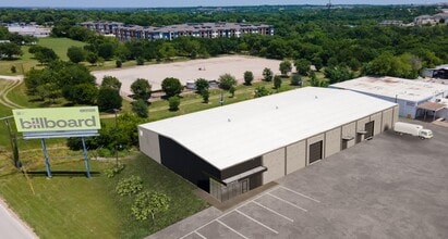 813 Southway Cir, Fort Worth, TX for lease Building Photo- Image 2 of 2