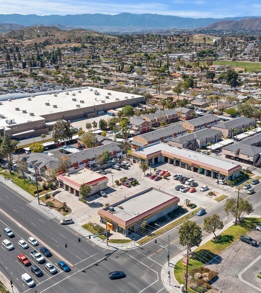 5510 Van Buren Blvd, Riverside, CA à louer - Photo du bâtiment - Image 1 de 21