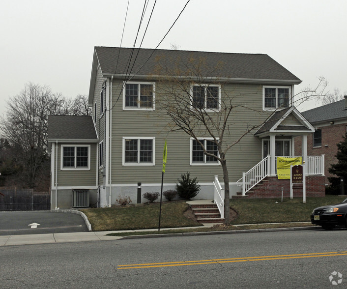 1012 Broad St, Bloomfield, NJ à vendre - Photo principale - Image 1 de 1