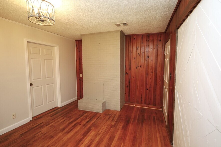 2914 N Oak St, Valdosta, GA à louer - Photo intérieure - Image 2 de 11