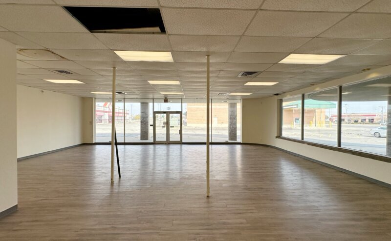 800-841 W Bloomington Rd, Champaign, IL for lease Interior Photo- Image 1 of 4