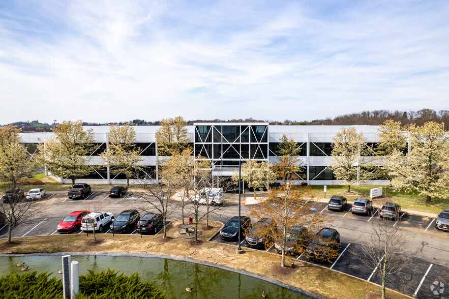 8 Penn Center West, Pittsburgh, PA à louer - Photo du bâtiment - Image 3 de 9