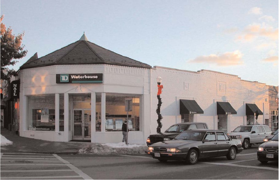 24-32 E Main St, Mount Kisco, NY à louer - Photo principale - Image 2 de 10