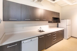 969 Robson St, Vancouver, BC à louer Photo intérieure- Image 2 de 6