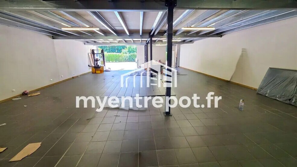 Flex dans Gémenos à louer - Photo du bâtiment - Image 1 de 7