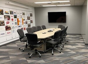 5090 Explorer Dr, Mississauga, ON à louer Photo intérieure- Image 1 de 3