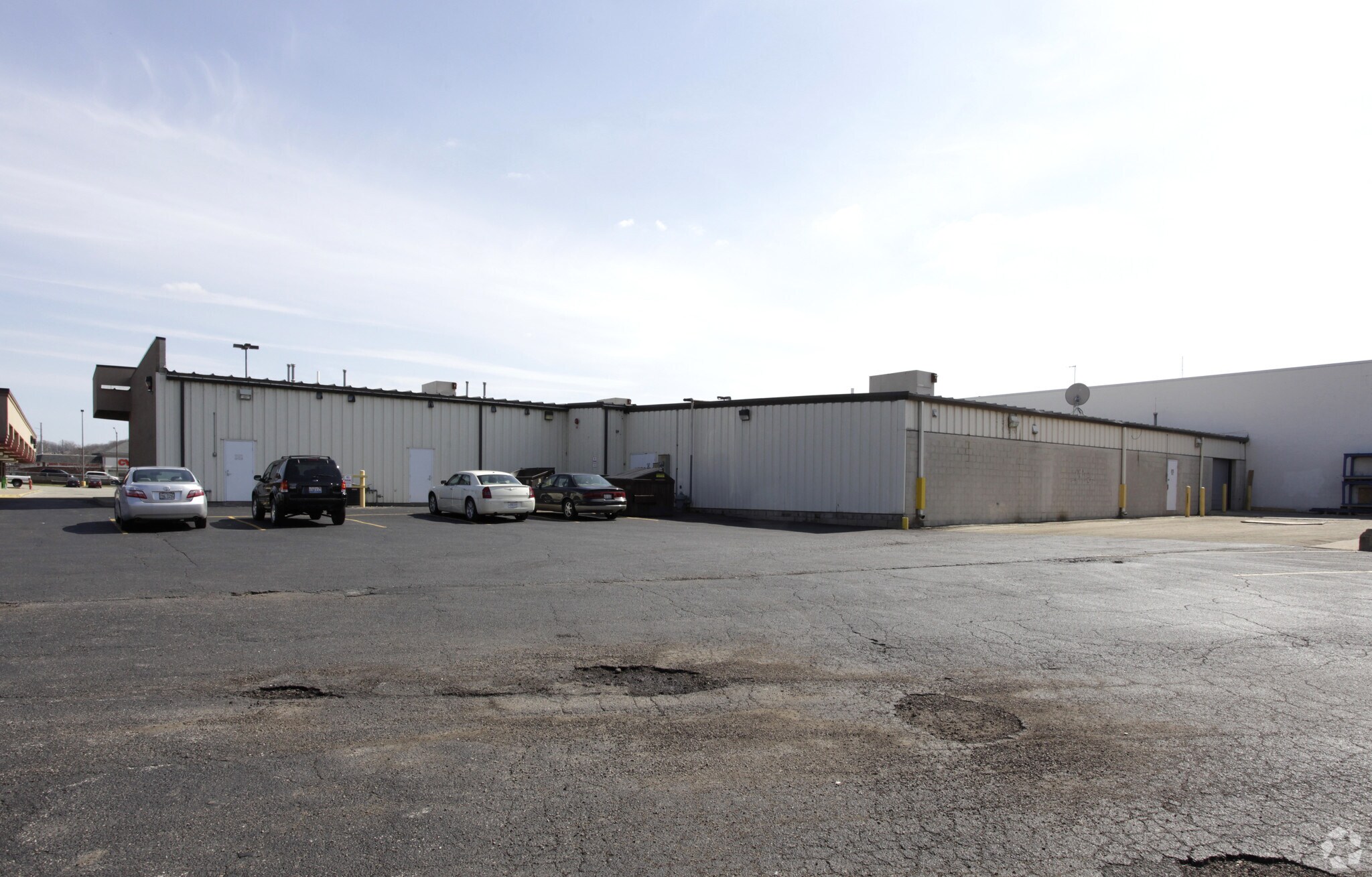107-127 N Main St, East Peoria, IL for lease Primary Photo- Image 1 of 2