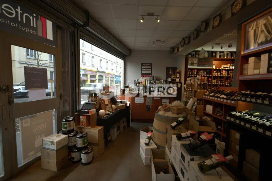 Retail in Lyon for sale - Interior Photo - Image 3 of 10
