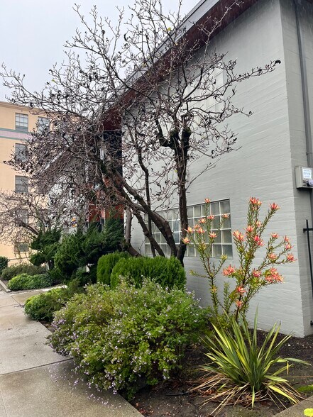 2929 Summit St, Oakland, CA à louer - Photo du bâtiment - Image 3 de 11