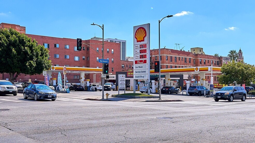 700 S Vermont Ave, Los Angeles, CA for sale - Building Photo - Image 2 of 9