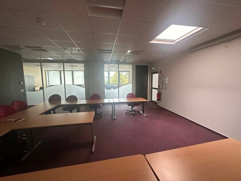 Office in Schiltigheim for lease - Interior Photo - Image 3 of 6