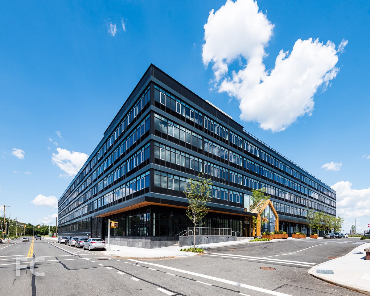 8 Navy Pier Ct, Staten Island, NY à louer Photo principale- Image 1 de 12