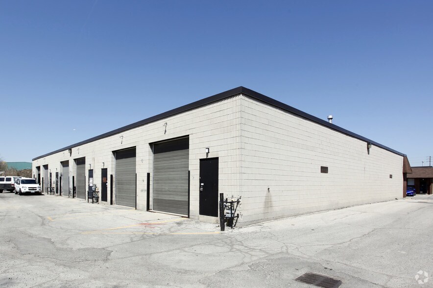 2416 Haines Rd, Mississauga, ON à vendre - Photo du bâtiment - Image 2 de 3