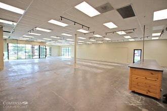 62971 Plateau Dr, Bend, OR for lease Interior Photo- Image 2 of 4