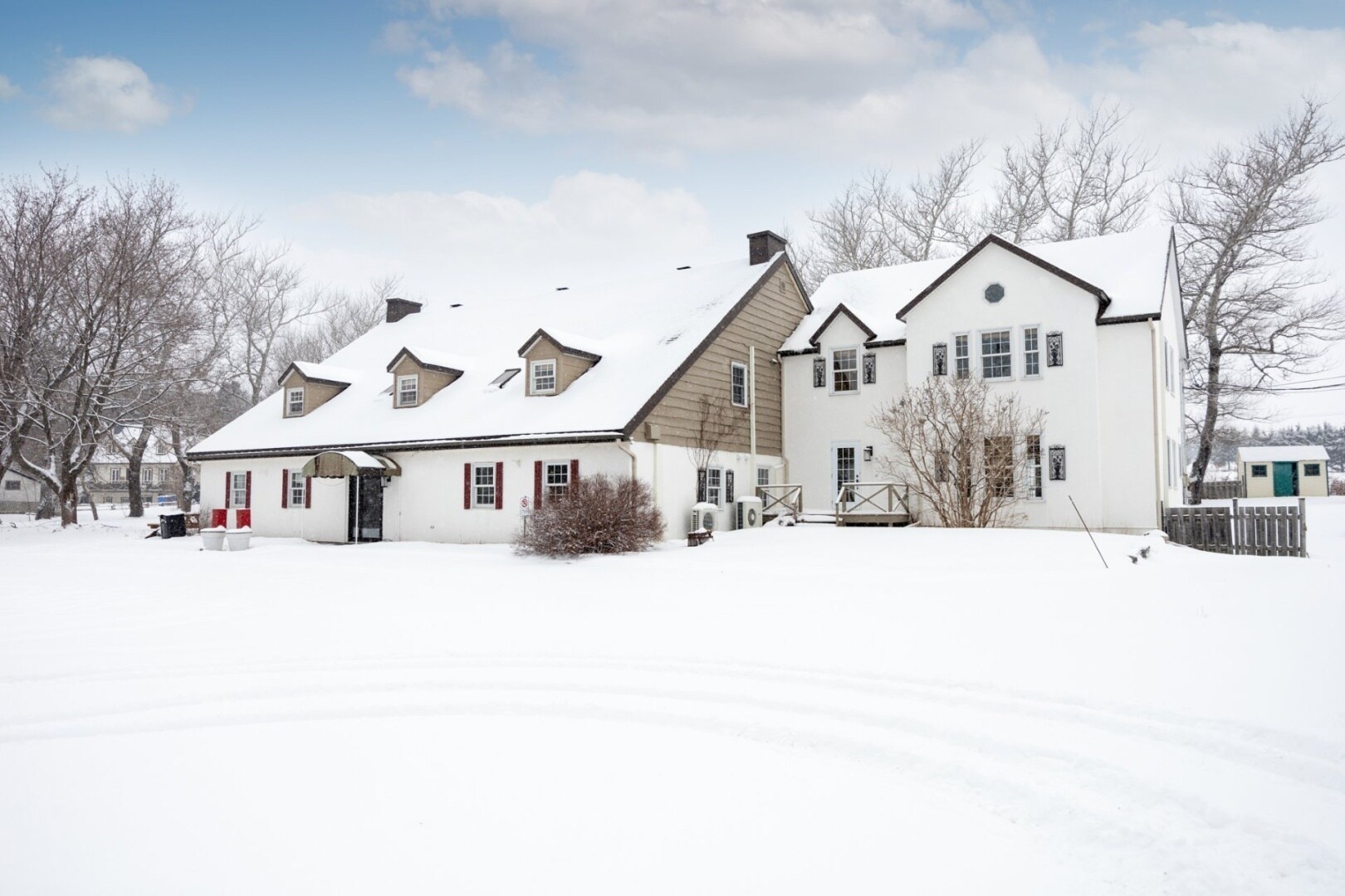 7326 Ch Royal, St-Laurent-de-l'Île-d'Orléans, QC for sale Primary Photo- Image 1 of 6