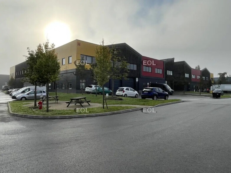 Flex in Cormeilles-en-Parisis for lease - Building Photo - Image 2 of 9