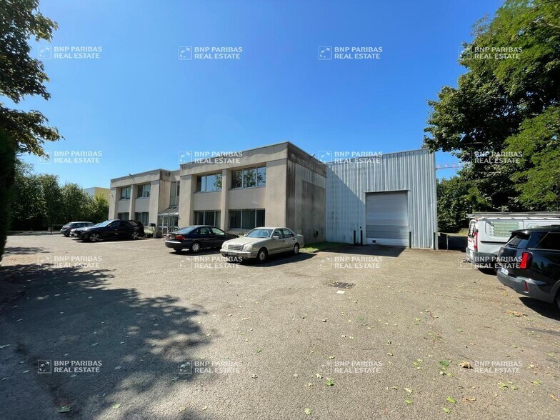 Flex in Coignières for sale - Building Photo - Image 2 of 25