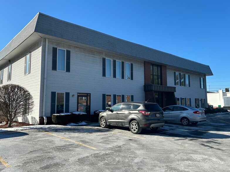 319A Southbridge St, Auburn, MA à louer - Photo du bâtiment - Image 2 de 9