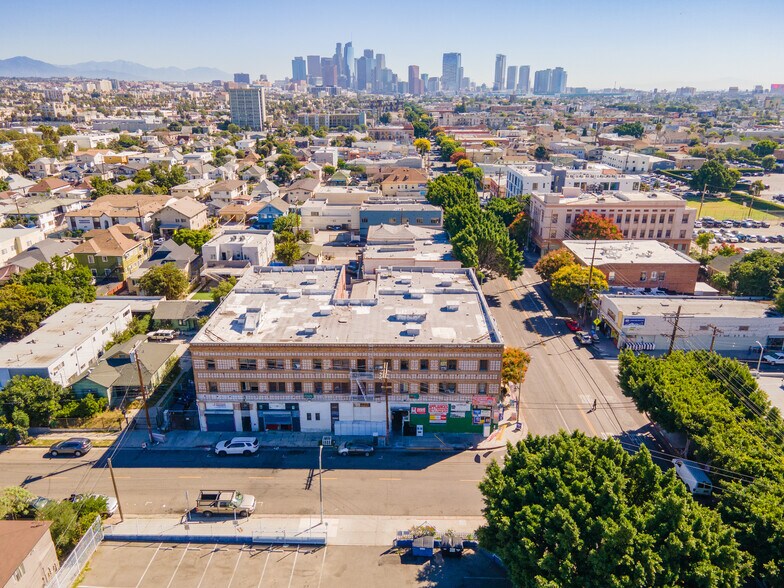 2709 W Pico Blvd, Los Angeles, CA à vendre - Photo du bâtiment - Image 2 de 36