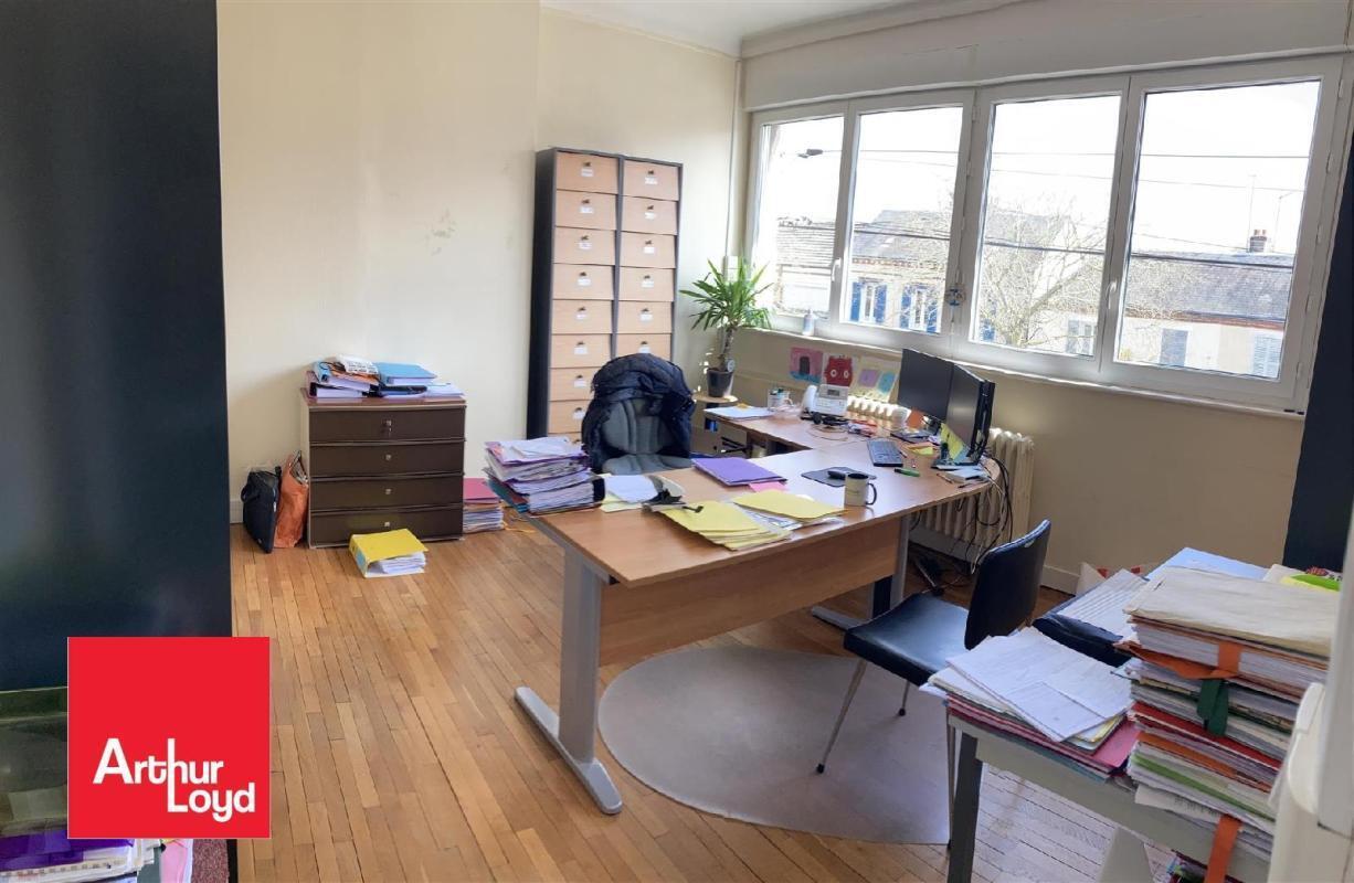 Office in Luisant for lease Building Photo- Image 1 of 6