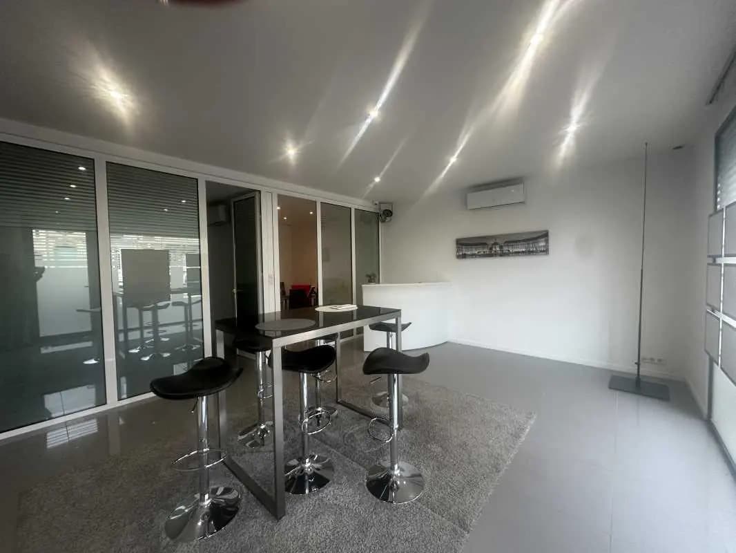 Commerce de détail dans Bordeaux à louer Photo intérieure- Image 1 de 5