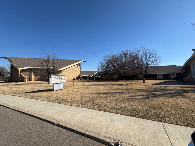 Plus de détails pour 10100 Ridgeview Dr, The Village, OK - Spécialité à vendre