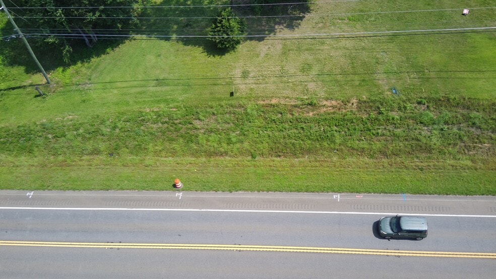 10585 Cumming Hwy, Canton, GA à vendre - Photo du bâtiment - Image 3 de 7