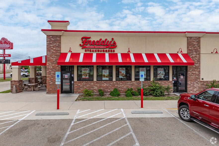 9901 Orlando St, Machesney Park, IL for lease - Building Photo - Image 3 of 4