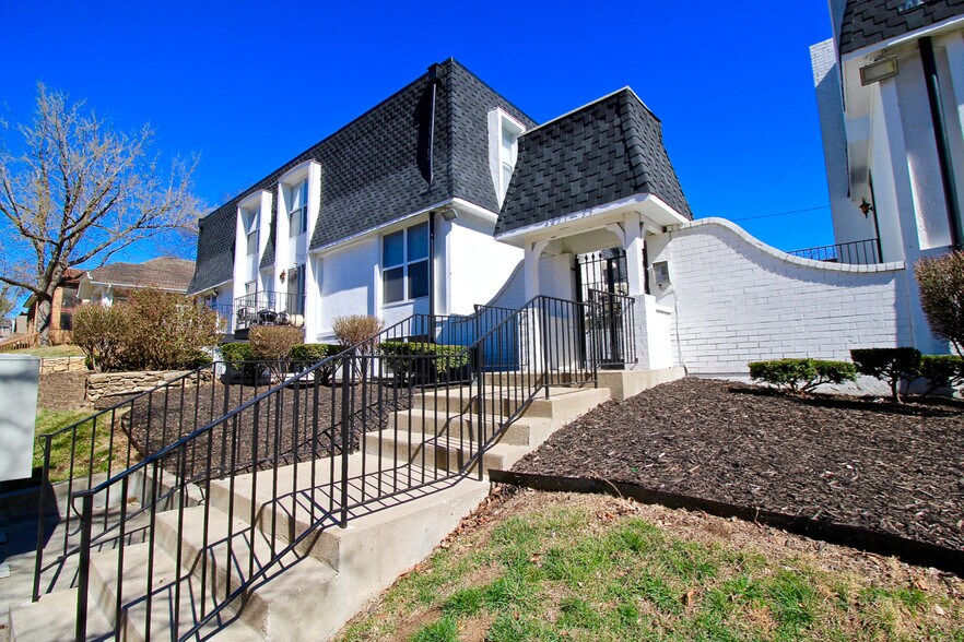 4427-4433 Holly St, Kansas City, MO à vendre - Photo du bâtiment - Image 3 de 19