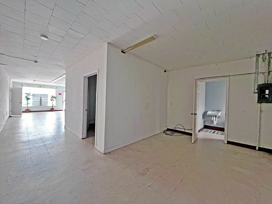10234 Lincoln Trl, Fairview Heights, IL for lease Interior Photo- Image 1 of 2
